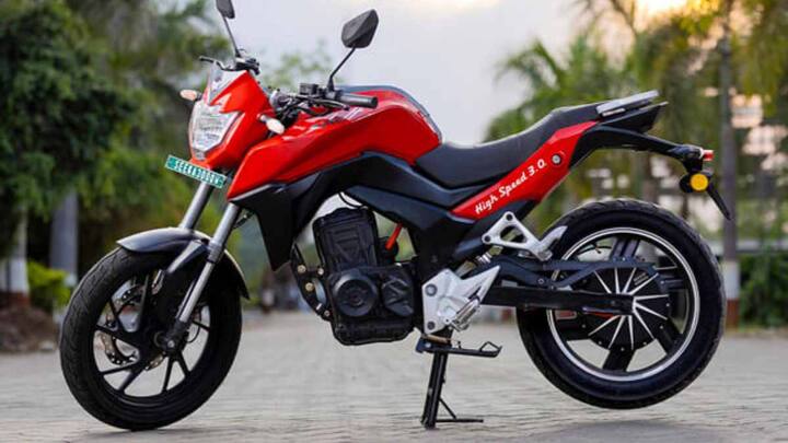 Seeka SBolt सिंगल चार्जिंग में 90 से 140 किलोमीटर की रेंज देती है. इस बाइक की 3 साल की बैटरी वारंटी है. ये बाइक चार कलर वेरिएंट के साथ मार्केट में मौजूद है. इसकी एक्स-शोरूम प्राइस 1.69 लाख रुपये से शुरू है.