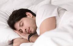 Health Tips: ਹੱਦ ਤੋਂ ਵੱਧ ਆਉਂਦੀ ਨੀਂਦ, ਤਾਂ ਸਰੀਰ ਦੇ ਲਈ ਨਹੀਂ ਠੀਕ, ਹੋ ਸਕਦੀ ਇਸ ਵਿਟਾਮਿਨ ਦੀ ਕਮੀਂ