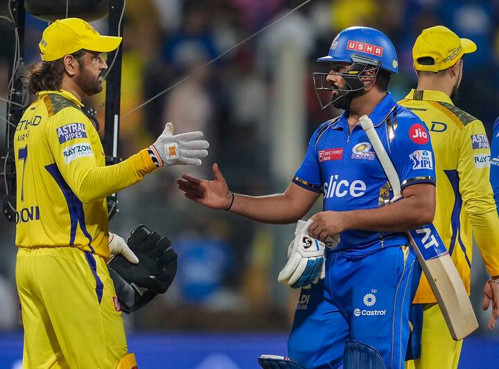 হার্দিকের মুখে ধোনির প্রশংসা শুনে গিলক্রিস্ট বলেছেন, 'ধোনিকে নিয়ে বলা কথাটা খুব আগ্রহজনক। যেন মনে হচ্ছে নিজের দলেই একা হার্দিক।'