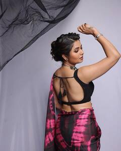 PHOTO: ऑफशोल्डर ड्रेसमध्ये प्राजक्ताचा क्लासी लूक; फोटो चर्चेत!