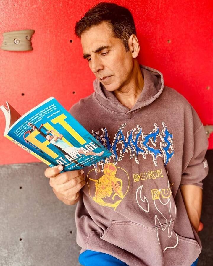 सध्या अक्षय कुमार 'बडे मियाँ छोटे मियाँ'च्या यशाचा आनंद घेत आहे. दरम्यान, त्याने त्याच्या पुढच्या तेलगू चित्रपटाच्या शूटिंगला सुरुवात केली आहे.