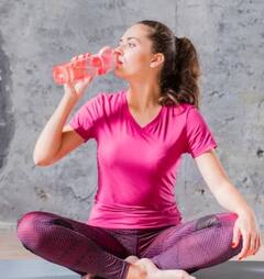 Water And Workout: ਵਰਕਆਊਟ ਦੌਰਾਨ ਪਾਣੀ ਪੀਣਾ ਸਹੀ ਜਾਂ ਗਲਤ? ਜਾਣੋ ਪੀਣ ਦਾ ਸਹੀ ਢੰਗ