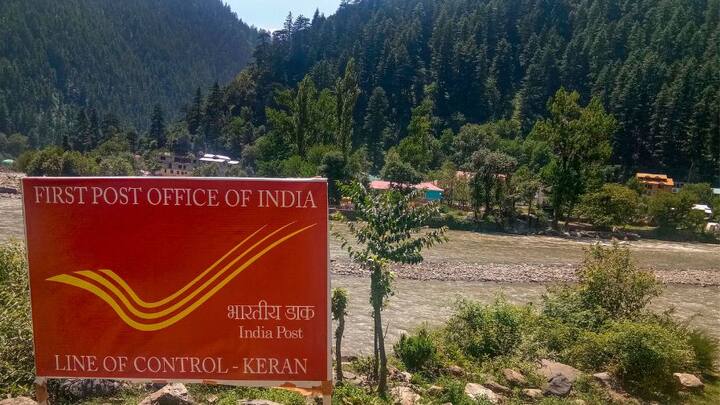 আপনাকে প্রথমেই চলে যেতে হবে ইন্ডিয়া পোস্ট পেমেন্টস ব্যাঙ্কের অফিসিয়াল ওয়েবসাইটে। সেখানে গিয়ে বেছে নিতে হবে ডোরস্টেপ ব্যাঙ্কিং। ছবি- গেটি