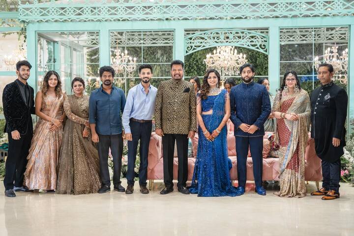 இசையமைப்பாளர் அனிருத் இயக்குனர் நெல்சன் திலிப் குமாருடன் வருகை தந்து இருந்தனர்.