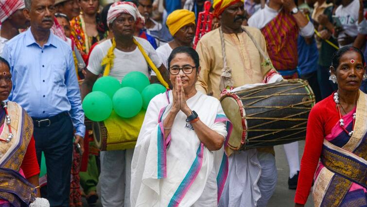 PM Modi Should Look Mirror First Party Filled Dacoits CM Mamata Banerjee TMC BJP Bengal PM Should Look In The Mirror First, His Party Filled With Dacoits, Says CM Mamata