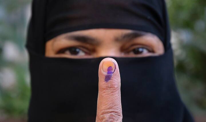 वोटर लिस्ट में अपना नाम चेक करने के लिए आपको electoralsearch.eci.gov.in पर जाना होगा. यहां पर आपको EPIC, सर्च बाय डीटेल्स और मोबाइल नंबर से चेक करने का विकल्प दिखेगा.