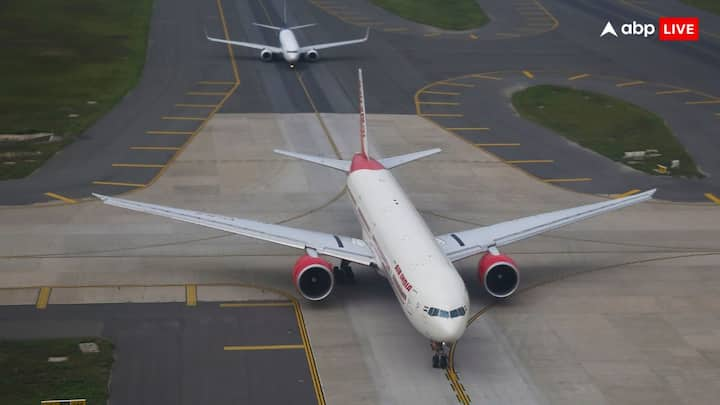 World's Busiest Airport List: दुनिया के शीर्ष 10 सबसे व्यस्त हवाई अड्डों की सूची सामने आ गई है. इस लिस्ट में भारत के एक हवाई अड्डे का नाम शामिल है. वहीं अमेरिका के पांच हवाई अड्डे इस लिस्ट में हैं.