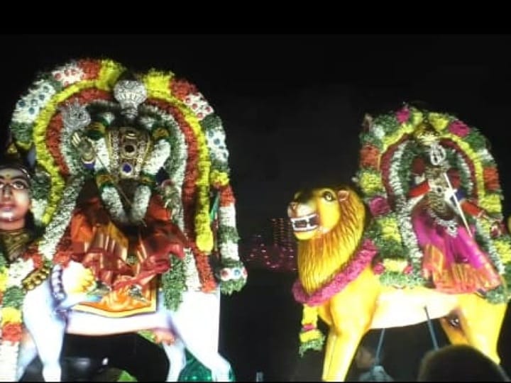 கரூர் வேம்பு மாரியம்மன் ஆலய சித்திரை திருவிழா;  பக்தர்கள் பால்குடம் எடுத்து நேர்த்திக்கடன்