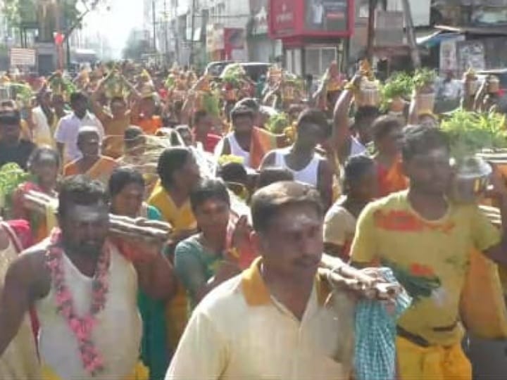 கரூர் வேம்பு மாரியம்மன் ஆலய சித்திரை திருவிழா;  பக்தர்கள் பால்குடம் எடுத்து நேர்த்திக்கடன்