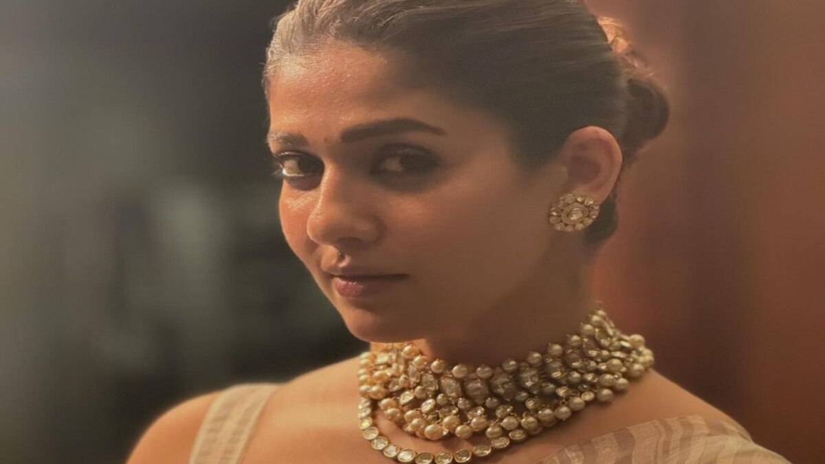 Nayanthara: என்ன அழகு எத்தனை அழகு! புடவையில் கார்ஜியஸாக ஜொலிக்கும் 'சூப்பர் வுமன்' நயன்தாரா