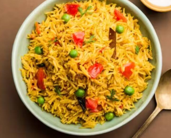 நாம் அன்றாடம் சாப்பிடும் இந்த வெரைட்டி ரைஸ்களே நமது உடல் சூட்டை குறைக்க உதவும் என்று சொன்னால் நம்ப முடியுமா..? ஆம் இந்த வகை சாதங்கள் நம் உடலை குளிர்ச்சி ஆக்குவதில் முக்கிய பங்கு வகிக்கிறது.