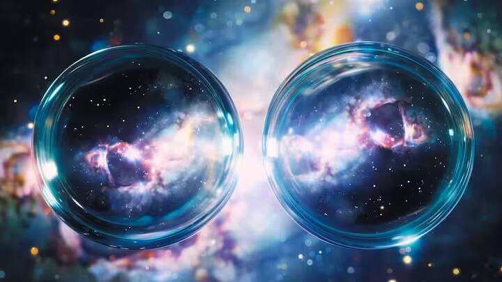 એલન મસ્કે ઓપનએઆઈની (ChatGPT),, ગૂગલની જેમિની એઆઈ (Gemini AI)અને ક્લાઉડ (Claude), જે X (અગાઉ ટ્વિટર) પર આધારિત છે, પેઈડ સેવા સાથે ઉપલબ્ધ છે, તેને સખત સ્પર્ધા આપવા માટે થોડા મહિનાઓ પહેલાં તેની AI ચેટમોડલ ગ્રોક (Grok) લૉન્ચ કરી હતી.