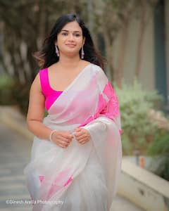 Ariyana Glory : అరియానా కూడా గులాబీ శారీ ట్రెండ్ ఫాలో అయిపోయిందిగా.. చీరలో అందంగా ముస్తాబై ఫోజులిచ్చిన బిగ్​బాస్ బ్యూటీ