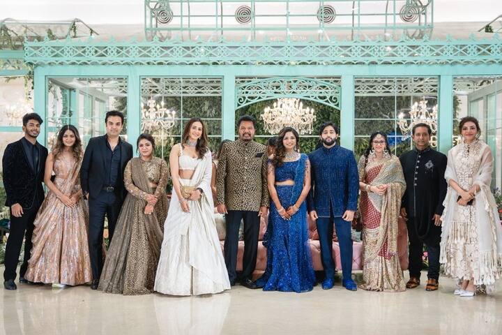 ప్రస్తుతం ఇందుకు సంబంధించిన ఫోటోలు నెట్టింట వైరల్ అవుతున్నాయి. అలాగే ఈ రిసెప్షన్ వేడుకలో టాలీవుడ్ హీరోయిన్స్ కాజల్ అగర్వాల్, రకుల్ ప్రీత్ సింగ్ కూడా హజరయ్యారు.