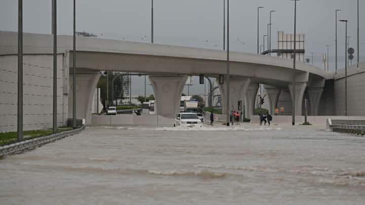 Vehicles hardly move on flooded streets due to heavy rain in Dubai, United Arab Emirates on Tuesday. (Image source: Getty)