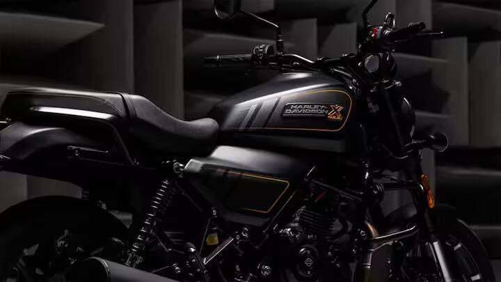 Harley-Davidson X440 এর জ্বালানি অর্থনীতি 35 কিমি/লি. এই বাইকটি 6000 rpm এ 27 bhp শক্তি এবং 4000 rpm এ 38 Nm টর্ক জেনারেট করে। এই Harley-Davidson বাইকের এক্স-শোরুম মূল্য 2,39,500 টাকা থেকে শুরু হয়।