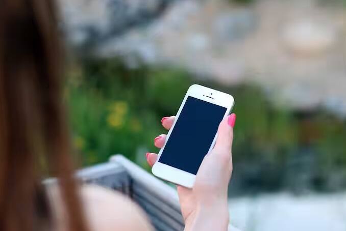 સરકારે 100 દિવસમાં કૉલિંગ નેમ પ્રેઝન્ટેશન એટલે કે CNAP સેવા શરૂ કરવાની જાહેરાત કરી છે. આમાં, છેતરપિંડી કરનારાઓના નંબરો બ્લોક કરવામાં આવશે. આવા કેસોની ફરિયાદ કરવા માટે નોડલ એજન્સીની રચના કરવામાં આવશે.