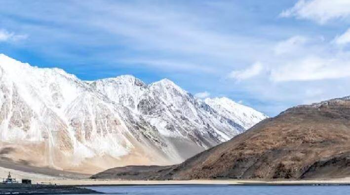 IRCTC Ladakh Tour: ਜੇ ਤੁਸੀਂ ਲੱਦਾਖ ਦੀ ਯਾਤਰਾ ਦੀ ਯੋਜਨਾ ਬਣਾ ਰਹੇ ਹੋ, ਤਾਂ IRCTC ਤੁਹਾਡੇ ਲਈ ਇੱਕ ਸ਼ਾਨਦਾਰ ਟੂਰ ਪੈਕੇਜ ਲੈ ਕੇ ਆਇਆ ਹੈ। ਅਸੀਂ ਤੁਹਾਨੂੰ ਪੈਕੇਜ ਦੇ ਵੇਰਵੇ ਦੱਸ ਰਹੇ ਹਾਂ।