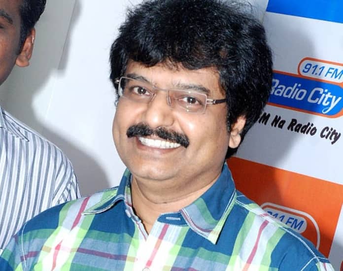 சின்ன கலைவாணர் என அனைவராலும் போற்றப்படும் இந்த சிறந்த மனிதர் 2021ம் ஆண்டு உடல்நலக்குறைவால் காலமானார். அவரின் மூன்றாம் ஆண்டு நினைவு தினம் இன்று.