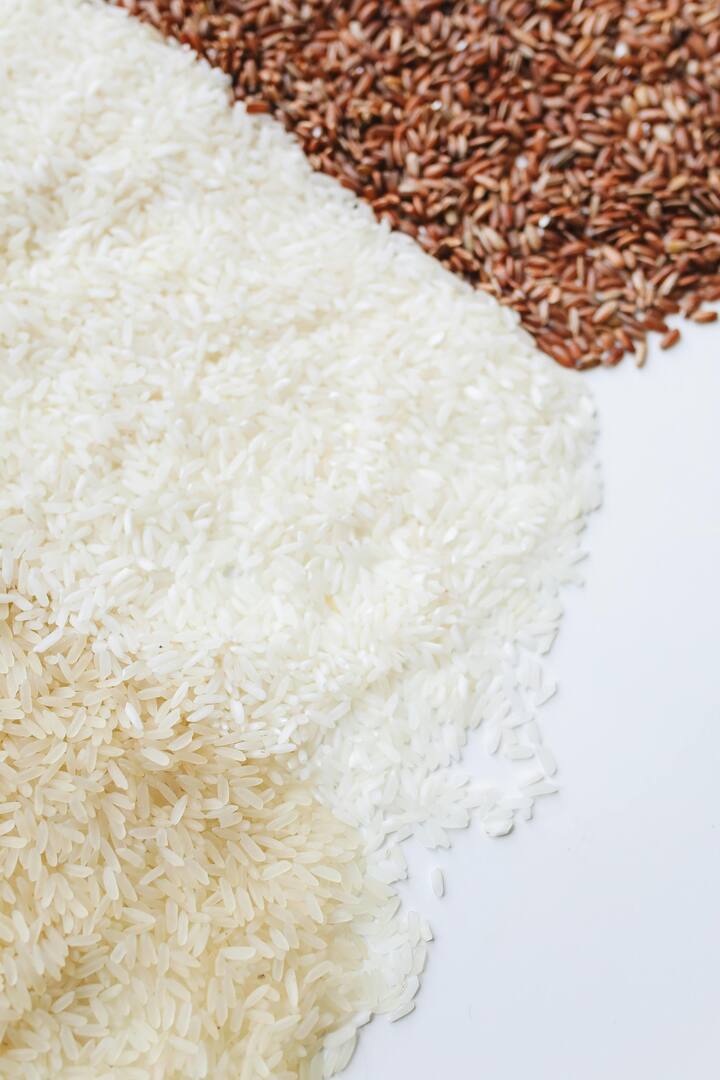 It is important to wash rice before cooking because it contains a lot of microplastics when it is packaged.  When it is washed, it shrinks by 20-40% (Photo Credit: Pexel.com)