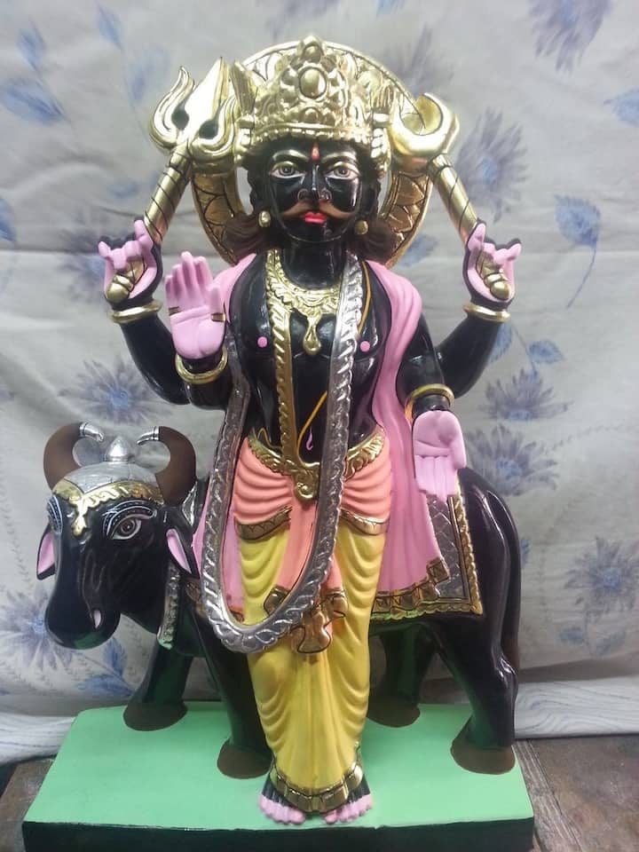 શનિના ખરાબ પ્રભાવથી બચવા માટે દરરોજ હનુમાન ચાલીસાનો પાઠ કરવો ખૂબ જ ઉપયોગી માનવામાં આવે છે.