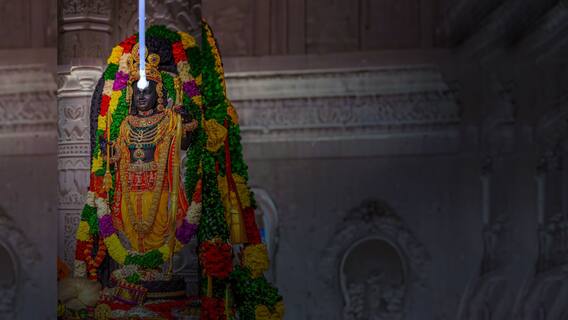 అయోధ్యలో అద్భుతఘట్టం ఆవిష్కృతం.. పరవశించిపోయిన భక్తులు