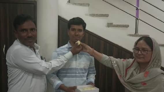 UPSC CSE Final Result: मोतिहारी के लाल ने कैसे मारी यूपीएससी में बाजी? जानिए कितने घंटे करते थे पढ़ाई UPSC CSE Final Result: मोतिहारी के लाल ने कैसे मारी यूपीएससी में बाजी? जानिए कितने घंटे करते थे पढ़ाई