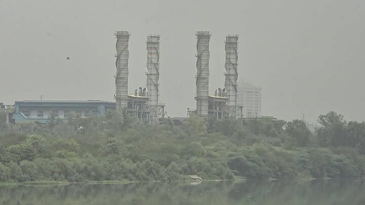 राष्ट्रीय राजधानी में मंगलवार को अधिकतम तापमान 35.8 डिग्री सेल्सियस दर्ज किया गया, जो सामान्य से एक डिग्री कम था.