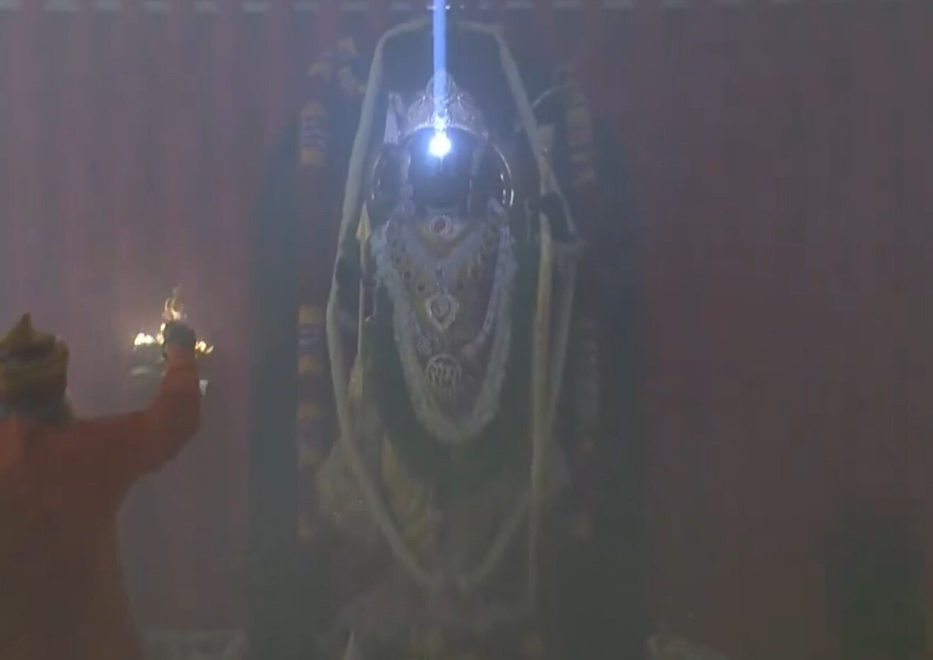 Surya Tilak: అయోధ్యలో అద్భుత ఘట్టం, బాల రాముడి నుదుటిపై సూర్యతిలకం