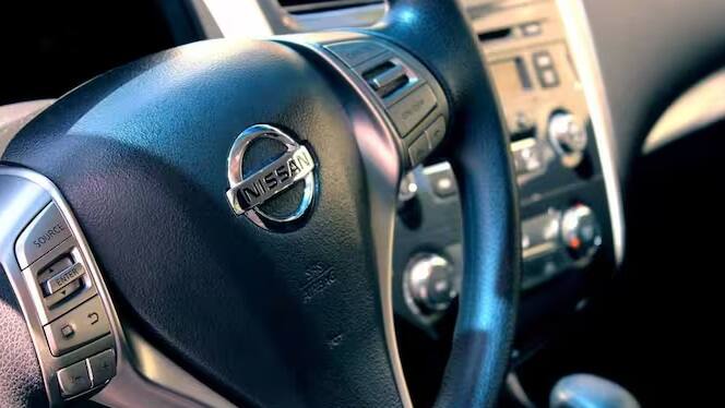 ઈલેક્ટ્રોનિક સ્ટેબિલિટી કંટ્રોલ (ESC) એ કારમાં સ્થાપિત ઓટોમેટિક સિસ્ટમ છે. તે ઓટોમેટિક કોમ્પ્યુટરનો ઉપયોગ કરે છે. જ્યારે ડ્રાઇવિંગ કરતી વખતે ગંભીર પરિસ્થિતિ ઊભી થાય ત્યારે ESC ડ્રાઇવરને વાહનને નિયંત્રિત કરવામાં મદદ કરે છે.