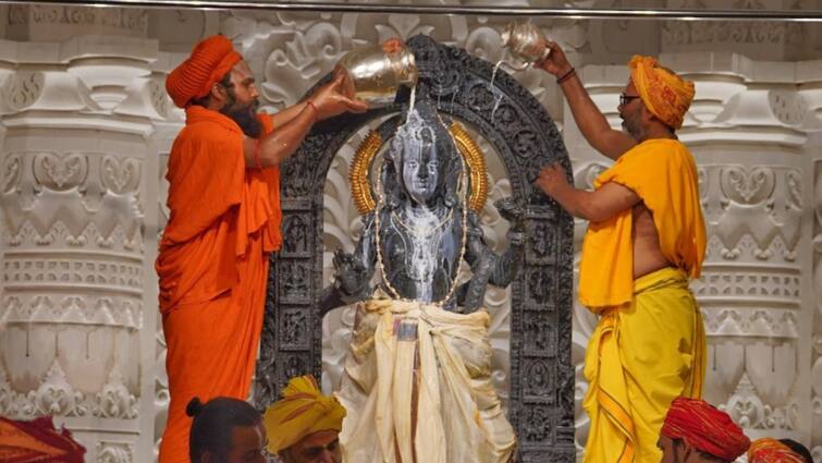 Ram Navami 2024 Ram Lalla Idol Ayodhya Ram Temple Pooja Performed Ayodhya's Ram Lalla Receives 'Divya Abhishek' On First Ram Navami After Pran Pratishtha: Watch