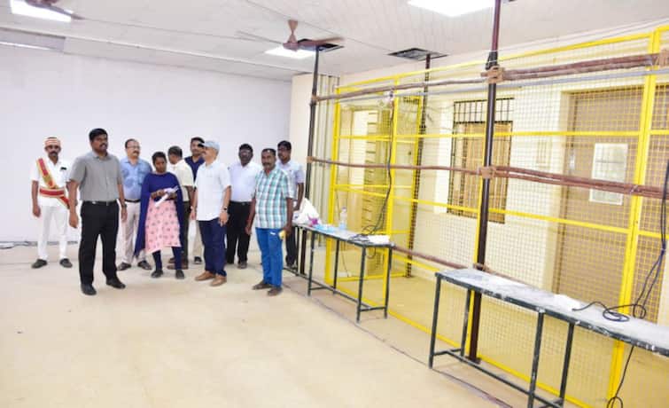 Lok Sabha Election 2024 Trichy District Electoral Officer Pradeep Kumar inspects security arrangements at counting centers - TNN திருச்சி: வாக்கு எண்ணும் மையங்களில் பாதுகாப்பு ஏற்பாடு குறித்து  தேர்தல் அலுவலர் ஆய்வு