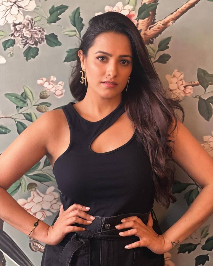 हम बात कर रहे हैं टीवी की हाइएस्ट पेड एक्ट्रेस अनिता हसनंदानी की. एक्ट्रेस टीवी सीरियल से लेकर फिल्मों में भी अपना हुनर दिखा चुकी हैं.