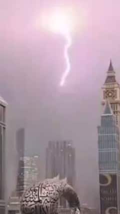 মরুভূমিতে হঠাৎ বৃষ্টি, বানভাসি দুবাই