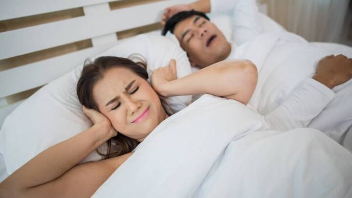 बहुत ज्यादा खर्राटे आते हैं तो करवट लेकर सोएं.  इससे आपकी सांस भी रूक सकती है. कोशिश करें कि करवट लेकर सोएं.