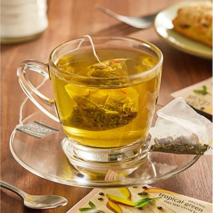 Green Tea : ਲੋਕ ਭਾਰ ਘਟਾਉਣ ਲਈ ਹਰ ਰੋਜ਼ ਗ੍ਰੀਨ ਟੀ ਪੀਂਦੇ ਹਨ, ਜਿਸ ਤੋਂ ਬਾਅਦ ਇਹ ਟੀ ਬੈਗ ਕੂੜੇ ਵਿੱਚ ਸੁੱਟੇ ਜਾਂਦੇ ਹਨ। ਇਹ ਟੀ ਬੈਗ ਤੁਹਾਡੇ ਲਈ ਓਨੇ ਹੀ ਫਾਇਦੇਮੰਦ ਹੋ ਸਕਦੇ ਹਨ ਜਿੰਨਾ ਕਿ ਗ੍ਰੀਨ ਟੀ ਹੈ, ਆਓ ਜਾਣਦੇ ਹਾਂ ਕਿਵੇਂ।