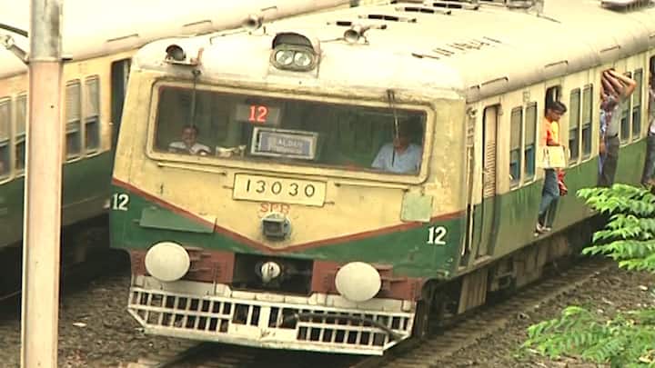 পূর্ব রেল জানিয়েছে বেশ কিছু ট্রেনের যাত্রাপথেও কাটছাঁট করা হয়েছে। ৩০৩৩১ মাঝেরহাট-হাবরা ছাড়বে বারাসাত থেকে। ৩০৩১১ মাঝেরহাট-বারাসাত লোকাল ছাড়বে দমদম ক্যান্টনমেন্ট থেকে।