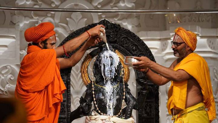 Devotees gathered at the temple to witness the “Divya Abhisheka” of Ram Lalla, an elaborate ritual honouring the deity.  (Image Source: X/@ShriRamTeerth)