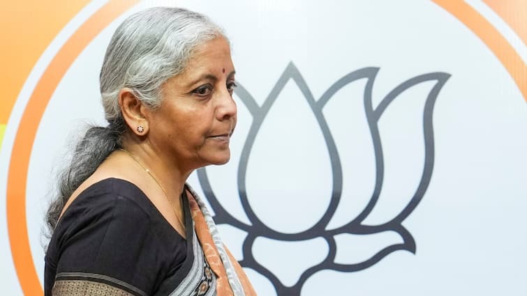 Nirmala Sitharaman Reaction on OPS and ERCP Project Claim Congress misleading Voters ANN OPS और ERCP को लेकर कांग्रेस पर भड़कीं निर्मला सीतारमण, कहा- 'वोट के लिए जनता को कर रहे गुमराह'