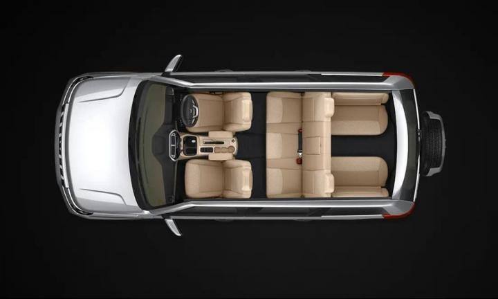 ਡਿਜ਼ਾਈਨ ਦੇ ਲਿਹਾਜ਼ ਨਾਲ, ਬੋਲੇਰੋ ਨਿਓ+ ਆਪਣੀ ਜੜ੍ਹਾਂ 'ਤੇ ਸਿਗਨੇਚਰ ਬੋਲੇਰੋ ਐਲੀਮੈਂਟਸ ਜਿਵੇਂ ਕਿ ਐਕਸ-ਆਕਾਰ ਦੇ ਬੰਪਰ ਅਤੇ ਕ੍ਰੋਮ ਇਨਸਰਟਸ ਨਾਲ ਸ਼ਿੰਗਾਰੀ ਫਰੰਟ ਗ੍ਰਿਲ ਨਾਲ ਆਉਂਦਾ ਹੈ।