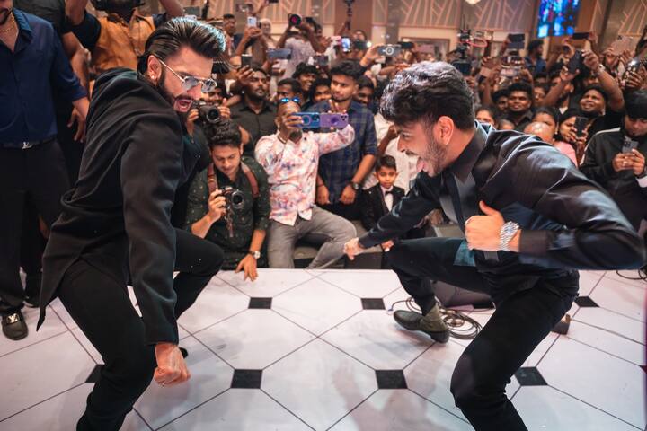 இந்த வரவேற்பு நிகழ்ச்சியில் பாலிவுட் நடிகர் ரன்வீர் சிங் கலந்து கொண்டு சூப்பராக நடனமாடி அசத்தினார்.