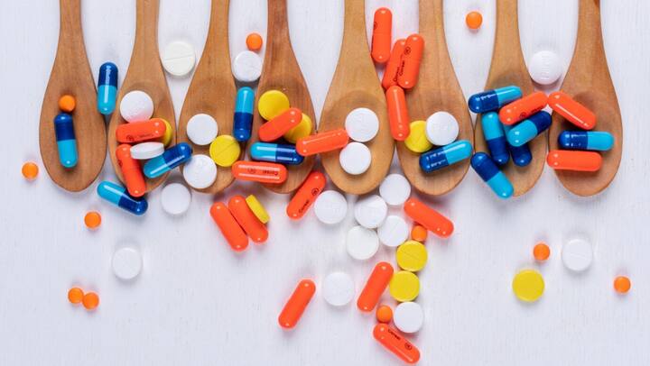 पेट के लिए हानिकारक: ये दवाइयां न सिर्फ बुरे बैक्टीरिया को मारती हैं बल्कि अच्छे बैक्टीरिया को भी खत्म कर देती हैं जो हमारे पेट में होते हैं. इससे बच्चों को डायरिया जैसी पाचन समस्याएं हो सकती हैं.