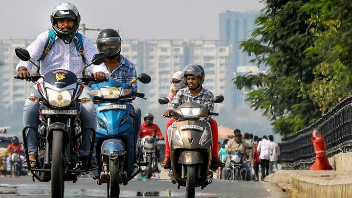 গতকাল হালকা বৃষ্টির পূর্বাভাস ছিল মুর্শিদাবাদ এবং নদিয়া জেলায়। তবে ১৭ থেকে ২০ এপ্রিল পর্যন্ত আর কোথাও বৃষ্টির ন্যূনতম সম্ভবনা নেই।