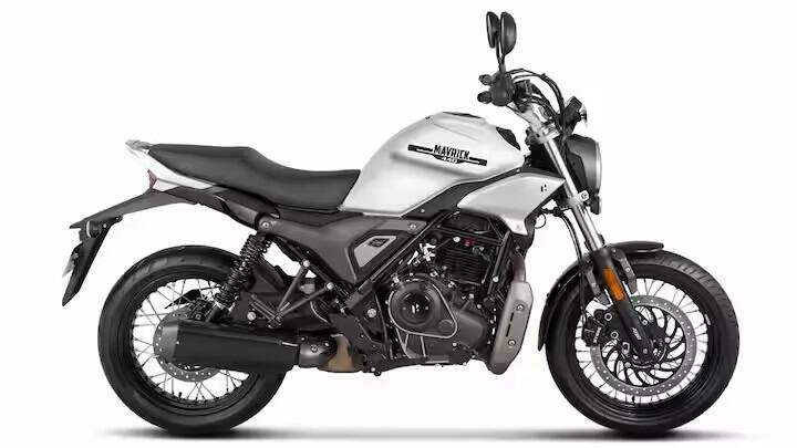 Maverick 440નું બેઝ વેરિઅન્ટ આર્ક્ટિક વ્હાઇટ કલરમાં આપવામાં આવ્યું છે. તેની એક્સ-શોરૂમ કિંમત 1.99 લાખ રૂપિયા છે. આ બાઇકને એલઇડી લાઇટથી ડિઝાઇન કરવામાં આવી છે. આ સિવાય બ્લૂટૂથ કનેક્ટિવિટી સાથે નેગેટિવ LCD ક્લસ્ટર પણ ઇન્સ્ટોલ કરવામાં આવ્યું છે.