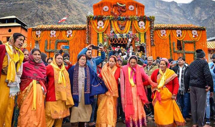 ਕੁਝ ਲੋਕਾਂ ਦਾ ਕਹਿਣਾ ਹੈ ਕਿ ਸਤੰਬਰ-ਅਕਤੂਬਰ 'ਚ ਯਾਤਰਾ 'ਤੇ ਜਾਣਾ ਚਾਹੀਦਾ ਹੈ, ਜਦਕਿ ਕੁਝ ਲੋਕ ਕਹਿੰਦੇ ਹਨ ਕਿ ਮਈ-ਜੂਨ ਸਭ ਤੋਂ ਵਧੀਆ ਸਮਾਂ ਹੈ।