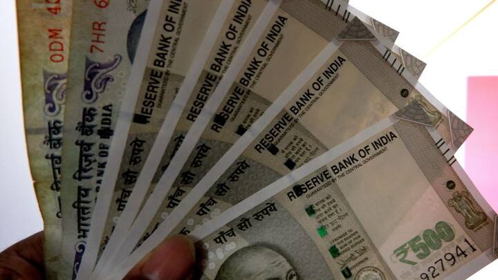 আমানত জমা করার পর আপনি ব্যাঙ্ক বা পোস্ট অফিসের থেকে এই প্রকল্পের জন্য একটি শংসাপত্র পাবেন।   ছবি- গেটি