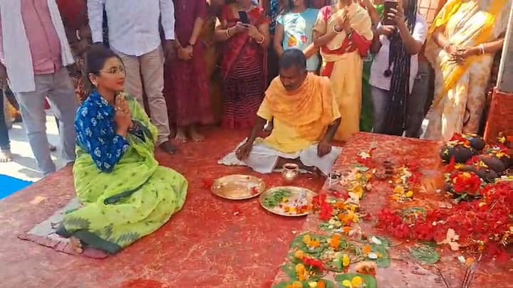 তিনি আরও জানান, যেখানে যেখানে, রামের পুজো হচ্ছে আমি সেখানে গিয়ে মাথা ঠেকিয়ে এসেছি।' 