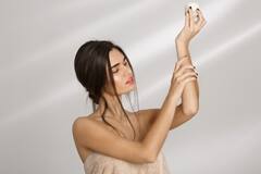 Summer Tips: गर्मी में बॉडी पर लोशन लगाना सही? जानें इसे शरीर पर लगाने से क्या होता है नुकसान