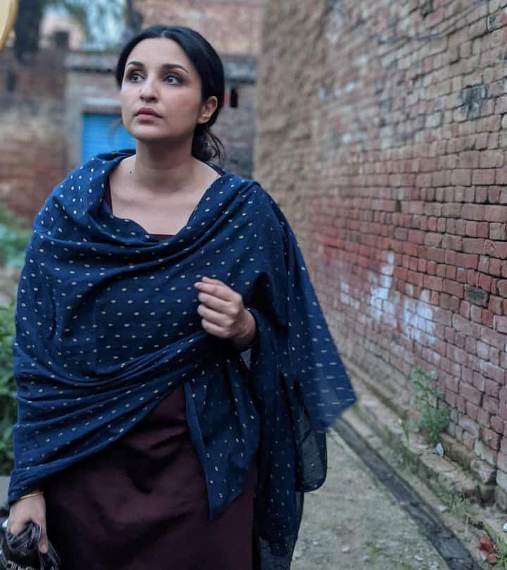 ਤਾਂ ਉਨ੍ਹਾਂ ਵਿੱਚੋਂ ਕੁਝ ਨੇ ਕਿਹਾ- ਕੀ ਤੂੰ ਪਾਗਲ ਹੈ?? ਤੂੰ ਆਪਣਾ ਕਰੀਅਰ ਖਤਮ ਕਰ ਲਵੇਗੀ, ਇਹ ਫਿਲਮ ਨਾ ਕਰ। ਪਰ ਮੈਨੂੰ ਪਤਾ ਸੀ ਕਿ ਇਹ ਫ਼ਿਲਮ ਤਾਂ ਹੋਣੀ ਹੀ ਸੀ।