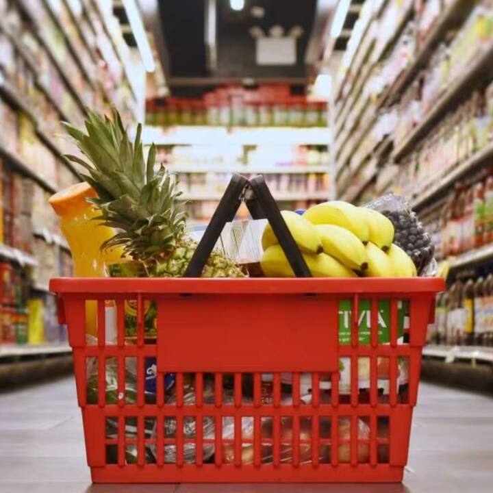 ਕੁਝ ਚੀਜ਼ਾਂ ਅਜਿਹੀਆਂ ਹੁੰਦੀਆਂ ਹਨ, ਜਿਨ੍ਹਾਂ ਨੂੰ ਖਰੀਦਣ ਲਈ ਤੁਹਾਨੂੰ ਬਾਜ਼ਾਰ ਜਾਣਾ ਪੈਂਦਾ ਹੈ। ਪਰ ਬਜ਼ਾਰ ਅਤੇ ਔਨਲਾਈਨ ਖਰੀਦਦਾਰੀ ਦੋਵਾਂ ਵਿੱਚ ਪੈਸੇ ਬਚਾਉਣਾ ਮੁਸ਼ਕਲ ਹੋ ਜਾਂਦਾ ਹੈ। ਹਰ ਕਿਸੇ ਨੂੰ ਇਹੀ ਸ਼ਿਕਾਇਤ ਹੁੰਦੀ ਹੈ ਕਿ ਬਜ਼ਾਰ ਜਾਂਦੇ ਸਮੇਂ ਹੱਥਾਂ ਵਿੱਚ ਫੜੇ ਸਾਰੇ ਪੈਸੇ ਖਰਚ ਹੋ ਜਾਂਦੇ ਹਨ। ਜਿਸ ਕਾਰਨ ਉਨ੍ਹਾਂ ਦਾ ਬਜਟ ਪ੍ਰਭਾਵਿਤ ਹੋ ਰਿਹਾ ਹੈ।